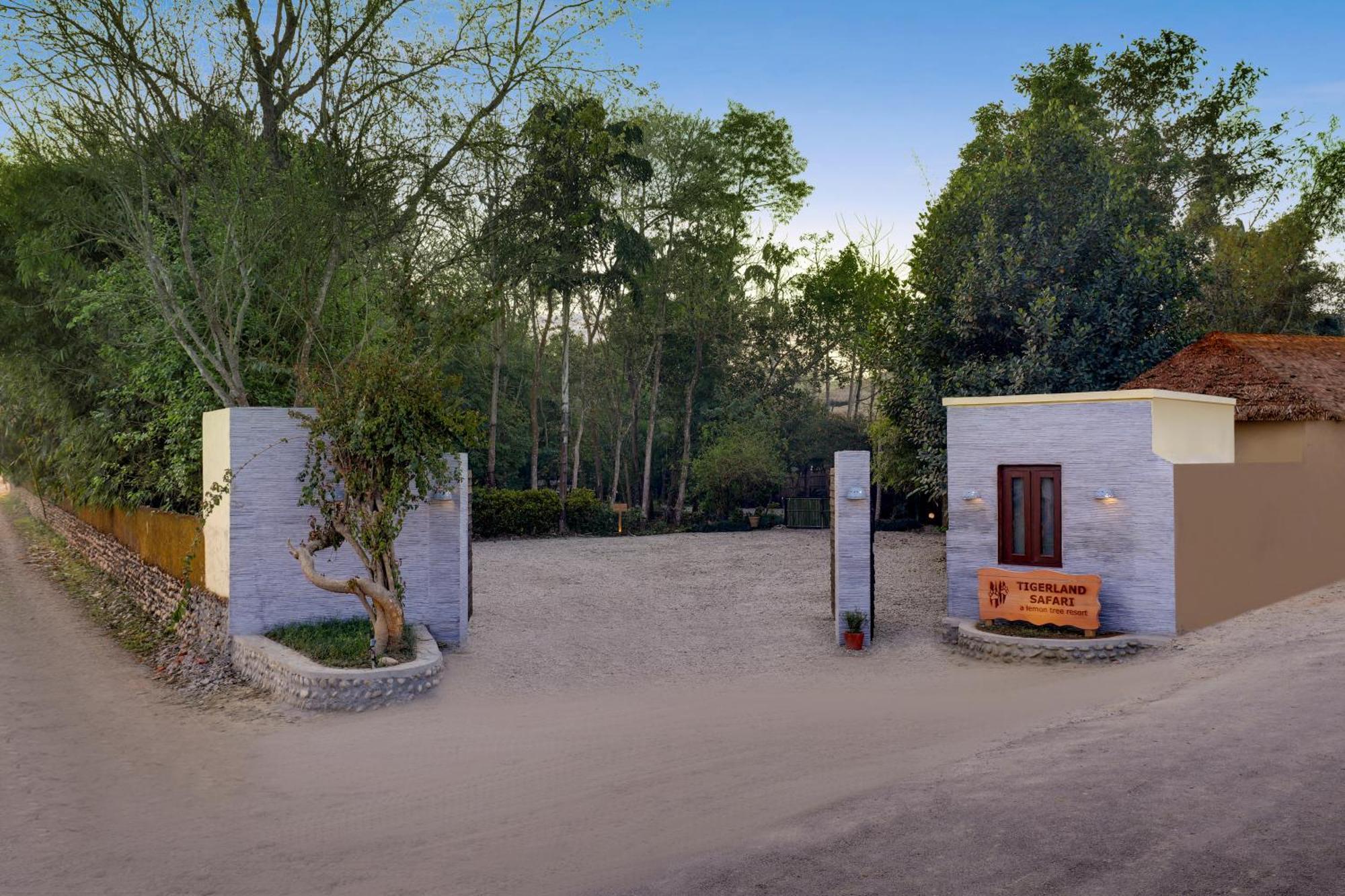 Tigerland Safari - A Lemon Tree Resort, Chitwan, Nepal Patlahara Экстерьер фото